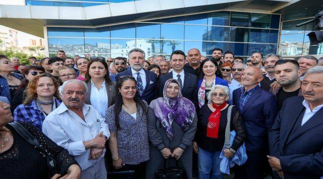 Bayraklı’da İrfan Önal mazbatasını aldı