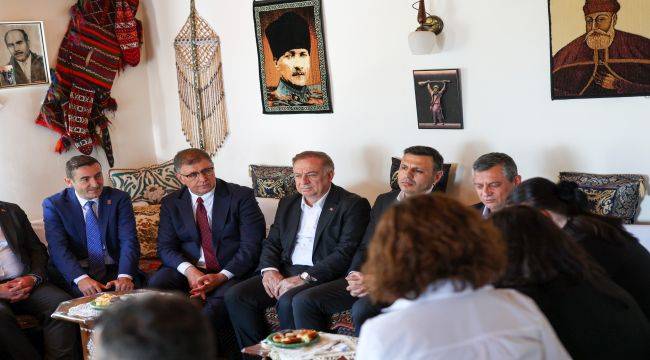  Başkan Tugay, İstanbul'da CHP Genel Başkanı Özgür Özel ile bir araya geldi