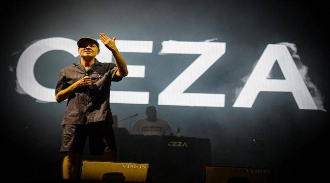 Ceza, İzmir’den barış mesajı verdi 