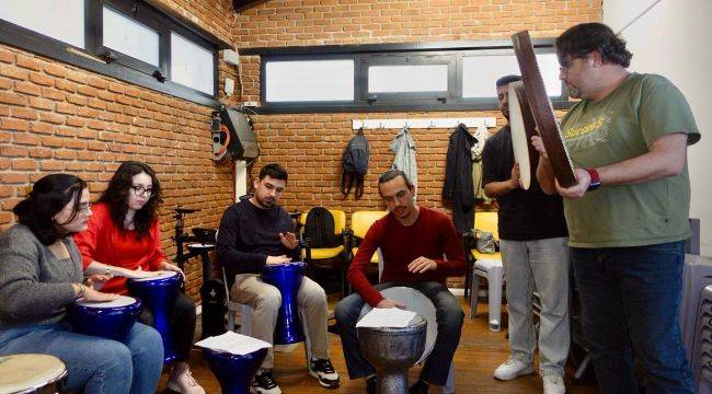 Genç İzmir'in ücretsiz müzik kursları için başvurular sürüyor