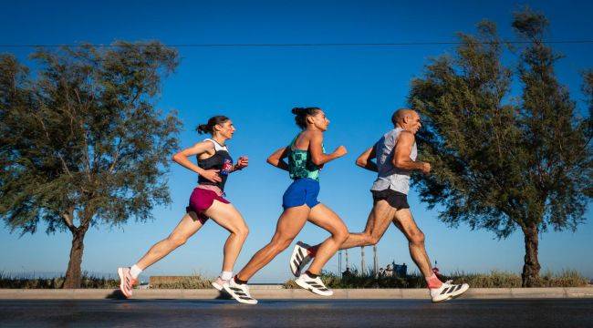 İzmir'de Uluslararası 9 Eylül İzmir Yarı Maratonu renkli görüntülere sahne oldu