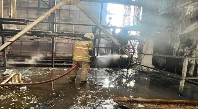 İzmir İtfaiyesi, ALOSBİ'deki fabrika yangınına müdahale etti