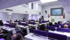 Buca Belediyesi’nden zeytin budama eğitimi