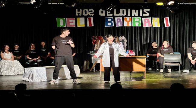 Genç İzmir’den tiyatroseverlere “Deli Bayramı” oyunu