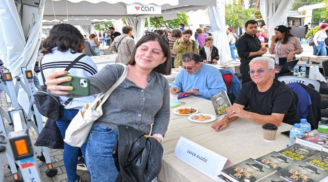 İZKİTAP’ta edebiyat şöleni sürüyor