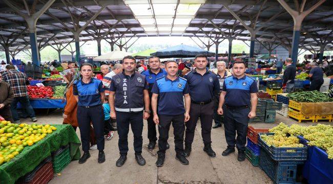 İzmir Büyükşehir Belediye Başkanı Dr. Cemil Tugay,