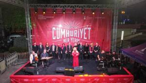 İzmir'de Cumhuriyet coşkusu başladı