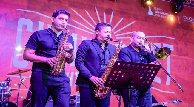 İzmir’de Cumhuriyet kutlamaları devam ediyor