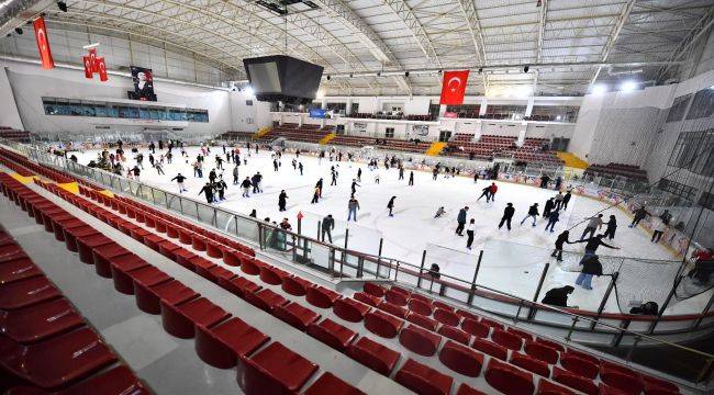 İzmir’in buz pisti yeni döneme hazır