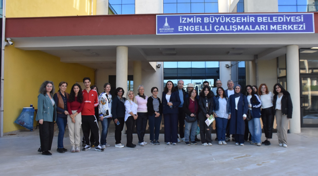 Singapurlu Art Terapist’ten engelliler ve ailelerine sanatla terapi