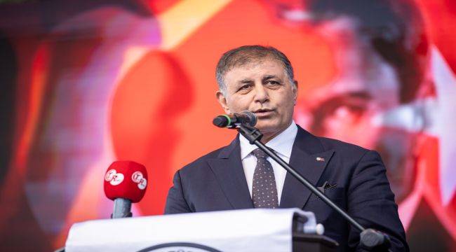 Atatürk en büyük eseri olan Cumhuriyet ile sonsuza dek yaşayacak