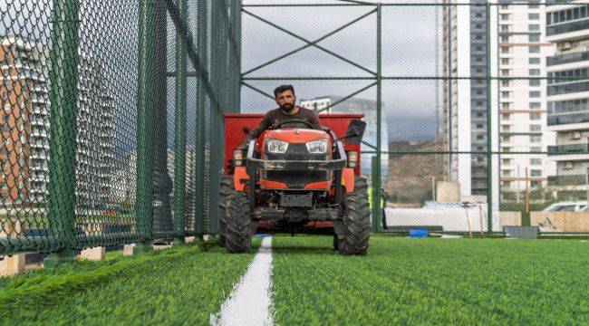 Büyükşehir’den gençlere beş yeni halı saha