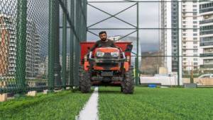 Büyükşehir’den gençlere beş yeni halı saha