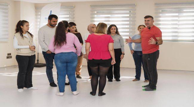 Hissederek dans ettiler