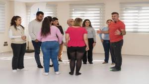 Hissederek dans ettiler