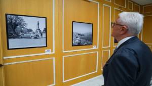 “İletişim Yüzyılında Kentlerin Hikâyesi” Sergisi İzmir’de Açıldı