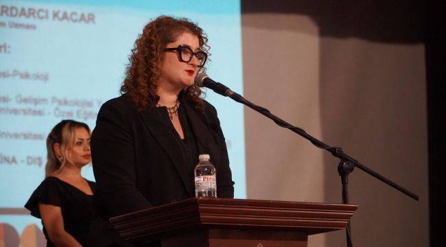 İş hayatına hazırlanan nöroçeşitli gençlerin mezuniyet sevinci