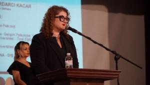 İş hayatına hazırlanan nöroçeşitli gençlerin mezuniyet sevinci