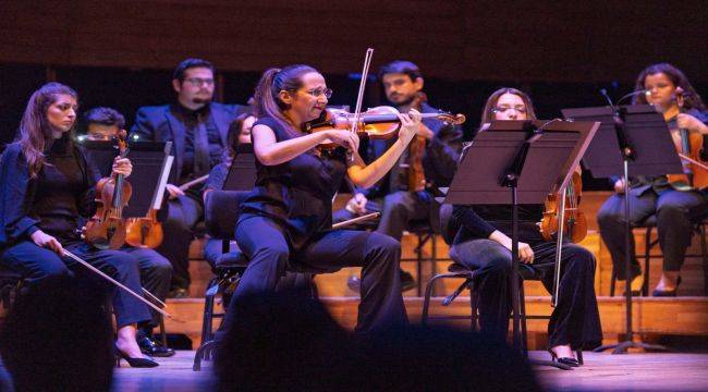 İzmir’de Ata’ya özlem notalarla yankılandı