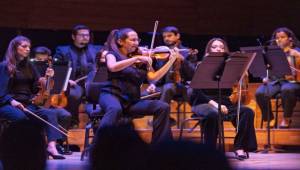 İzmir’de Ata’ya özlem notalarla yankılandı