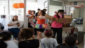 İzmir Şehir Tiyatroları’nın “Sanat İyileştirir” projesi sürüyor