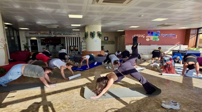 İzmirli gençler için yoga saati