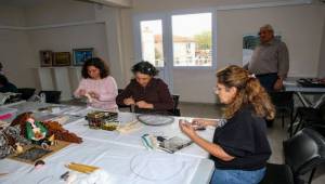 Çiğli’de Kadınlar Unutulmaya Yüz Tutmuş “Kitre Bebek” Sanatını Yaşatıyor