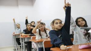  Çocuklara ders desteği, yetişkinlere mesleki gelişim fırsatı