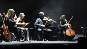 Dünyaca ünlü piyanist İzmir'de ayakta alkışlandı