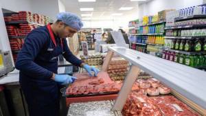 İzmir Büyükşehir Belediyesi üreticiye desteğini sürdürdü