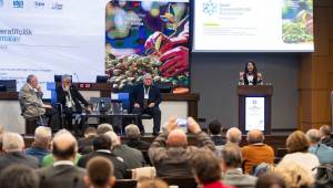 İzmir’de kooperatifçiliğe mercek tutuldu