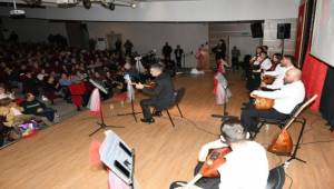 Çiğli’de Türkü Rüzgarı: “Sazımız Elimizde, Türküler Dilimizde”