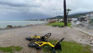 İzmir Büyükşehir Belediyesi ekipleri sağanak nedeniyle seferber oldu