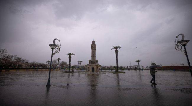 İzmir Büyükşehir Belediyesi ekipleri yağış nöbetinde