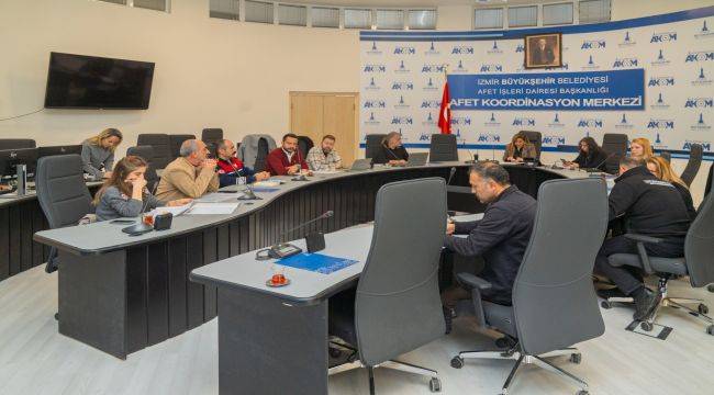 İzmir’de yağış sonrası hasar tespit ve müdahale çalışmaları devam ediyor