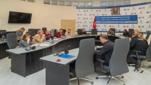 İzmir’de yağış sonrası hasar tespit ve müdahale çalışmaları devam ediyor