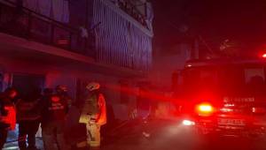 İzmir İtfaiyesi Buca'da yangına müdahale etti