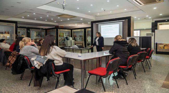 İzmirli yurttaşlar, rahim ağzı kanserine karşı bilinçleniyor