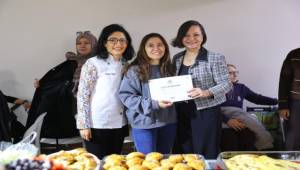 Karabağlar Mutfak Akademi’de Kadın Emeği Taçlandı