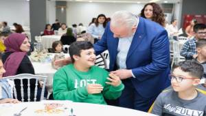 Menemen'de özel çocukların karne sevinci yürekleri ısıttı