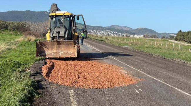 Büyükşehir, aşırı yağış sonrası kapanan yolları bir bir açıyor