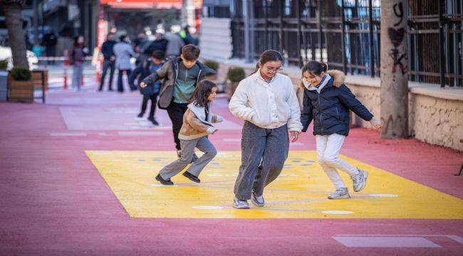 İzmir çocuğu merkeze koydu, Türkiye’ye örnek oldu