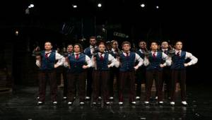 İzmir Şehir Tiyatroları’ndan görkemli prömiyer