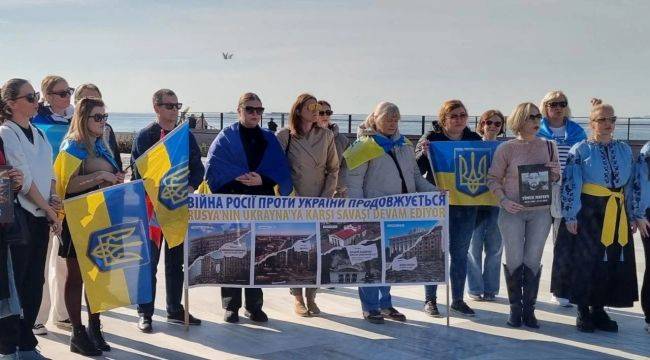 İzmirli Ukraynalılar Savaşın 4. Yılında Gündoğdu’dan Ses Yükseltti