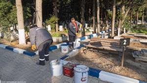 İzmir’de mezarlıklar Ramazan Bayramı’na hazırlanıyor