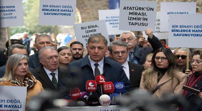 İzmir'de yalnız direniş: Cemil Tugay, Meslek Fabrikası önünde