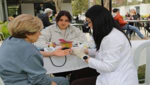 Bayraklı’da Sağlık Haftası’nda Sağlık Hizmeti Vatandaşla Buluştu