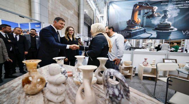 Doğal taşın kalbi İzmir’de atıyor