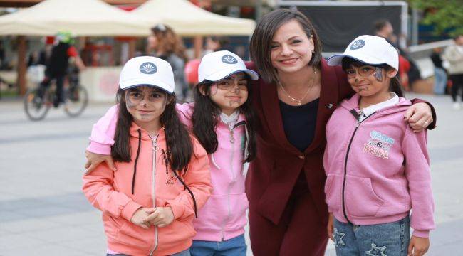 Karabağlar ’da Çocuklar Bayramlarını Doyasıya Yaşadı