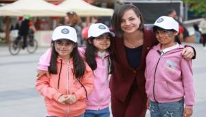 Karabağlar ’da Çocuklar Bayramlarını Doyasıya Yaşadı